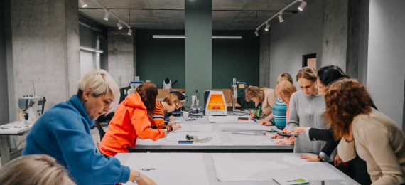 Практичний майстер-клас з шиття у технічній майстерні